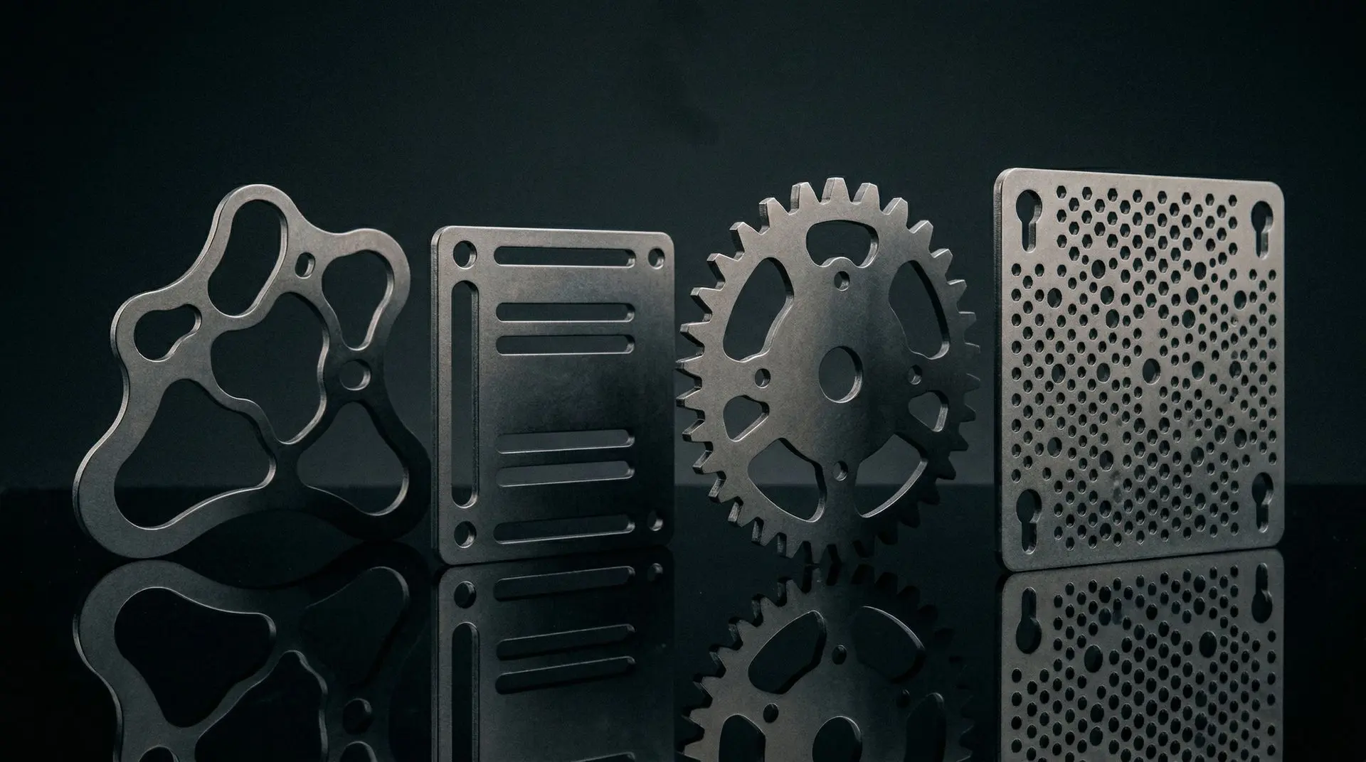 Präzisions-Laserschneidteile mit komplexen Konturen – Freiformzuschnitte, Zahnrad, Lochplatte und Profilzuschnitte aus Stahl nach Zeichnung | C-SERVE